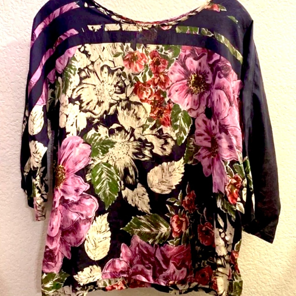 HELP wasSOLD. Johnny was silk top,. S:M, Excellent, pristine condition!,gorgeous